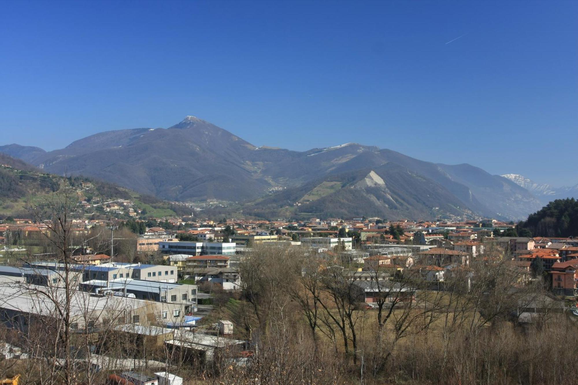 Апартаменти Mansarda Di Masha Villongo Екстер'єр фото